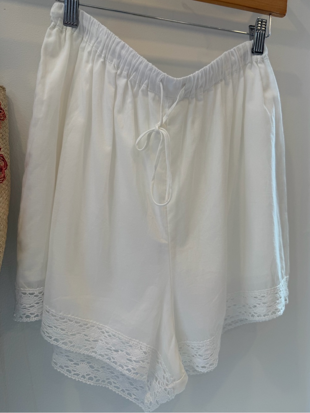 Abrielle Off White Shorts |ASTR